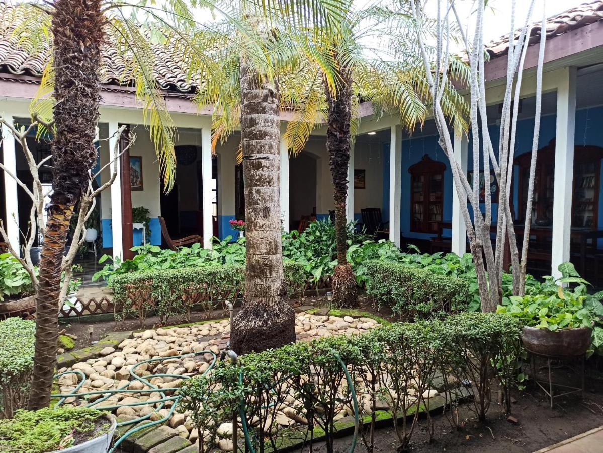 Hostal Harvest House Leon Exterior photo