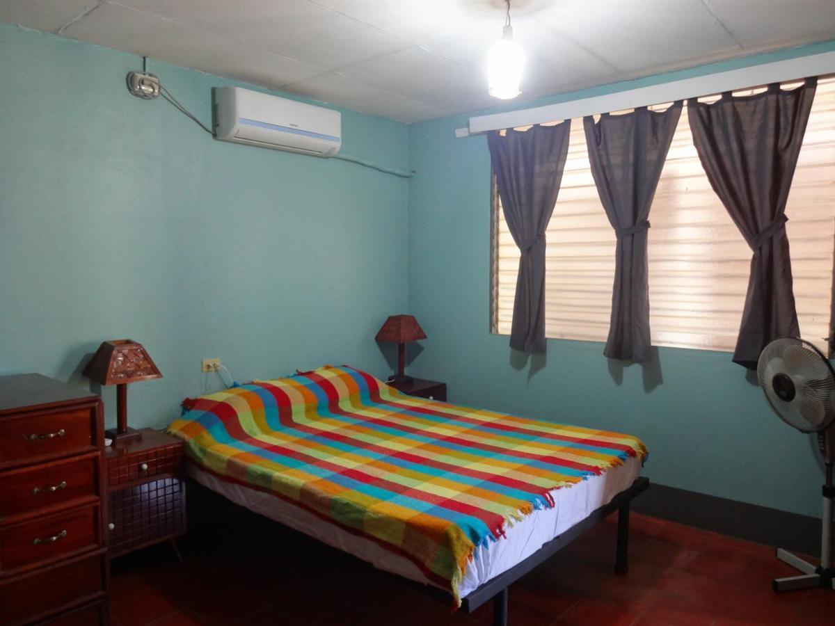 Hostal Harvest House Leon Exterior photo